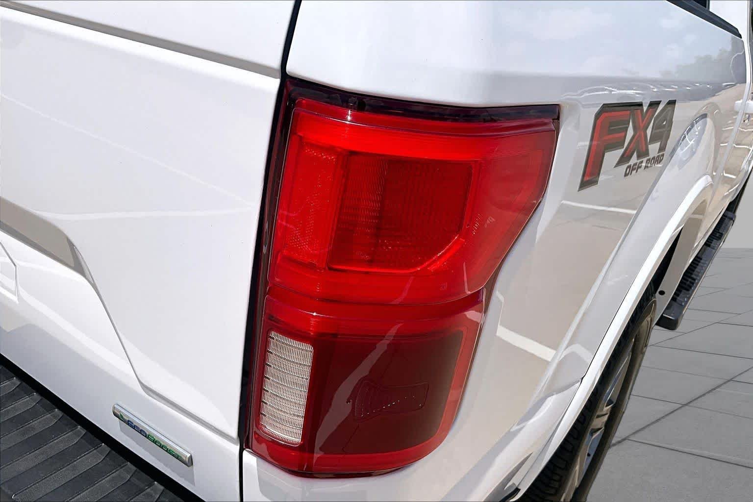 Used 2020 Oxford White Ford LARIAT image 27