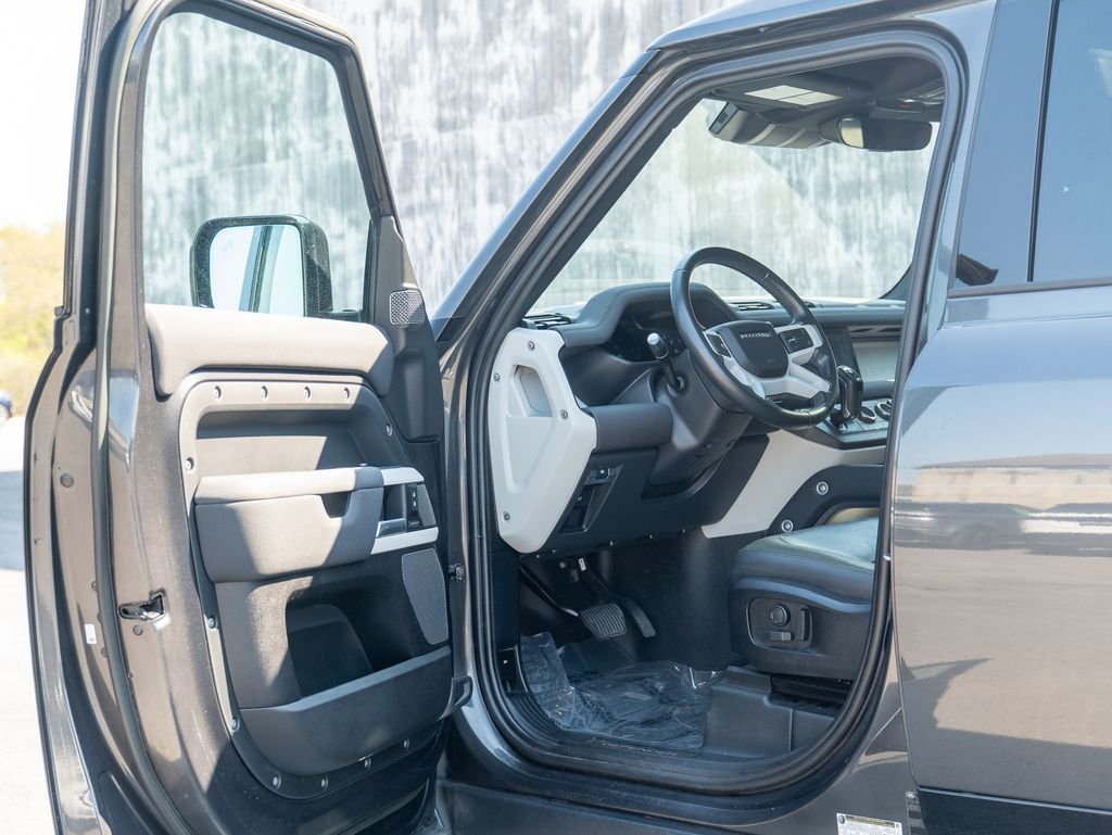 Used 2022 Gray Land Rover X-Dynamic SE image 10