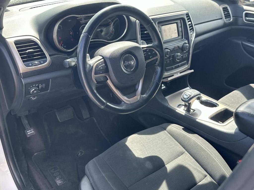 Used 2015 White/off-white Jeep Laredo image 2