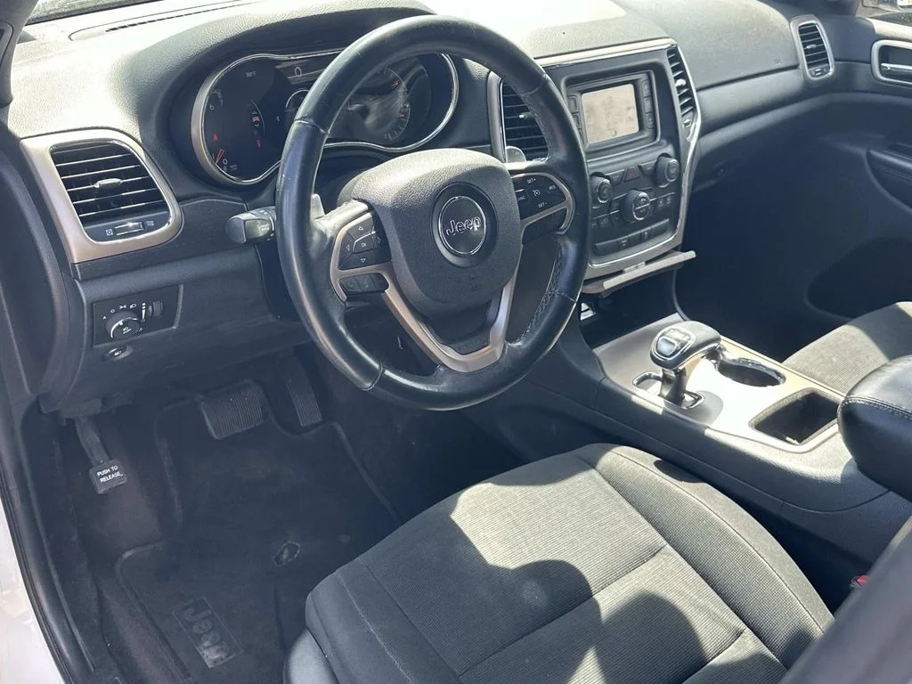 Used 2015 White/off-white Jeep Laredo image 2
