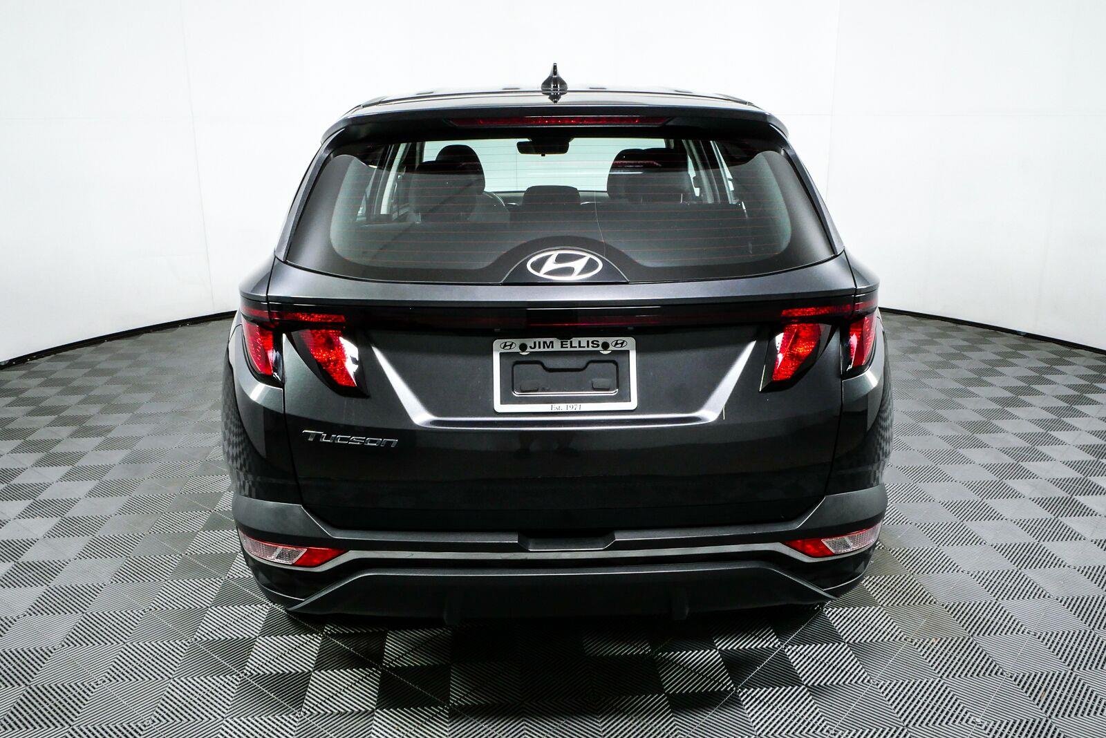 Used 2023 Portofino Gray Hyundai SE image 24