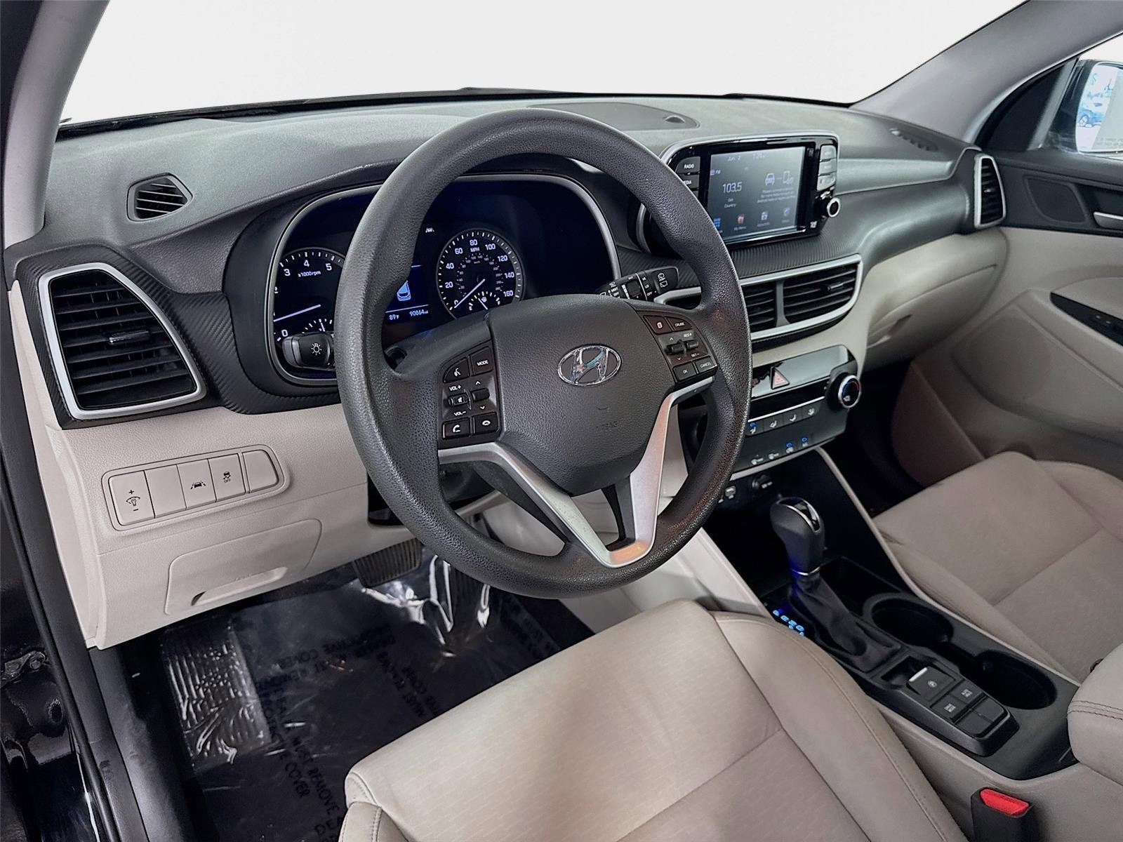 Used 2019 Black Noir Pearl Hyundai SE image 9