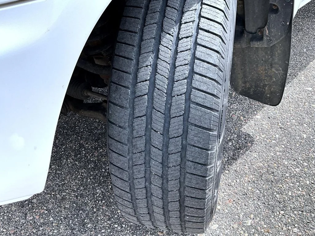 Used 2014 White Toyota Base image 22
