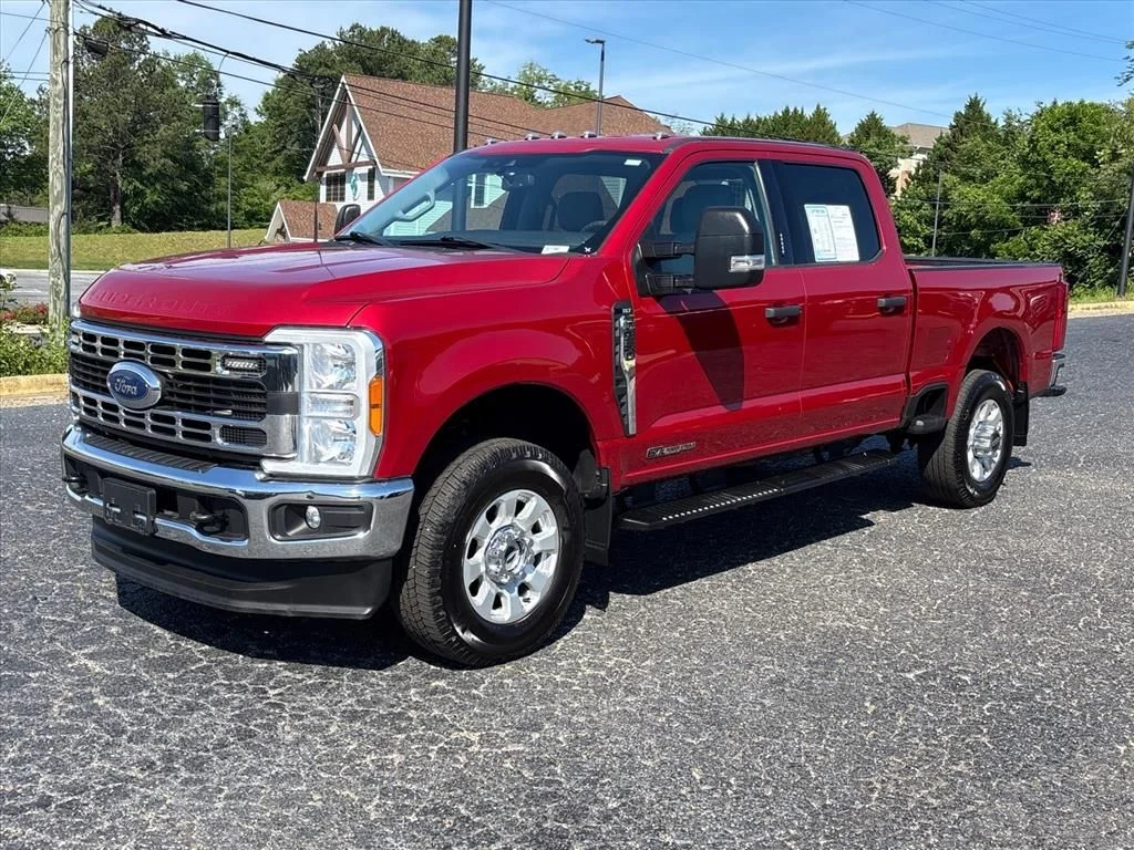 Used 2023 Red Ford XLT image 3
