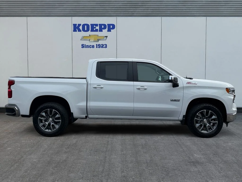 New 2026 Summit White Chevrolet LT image 6