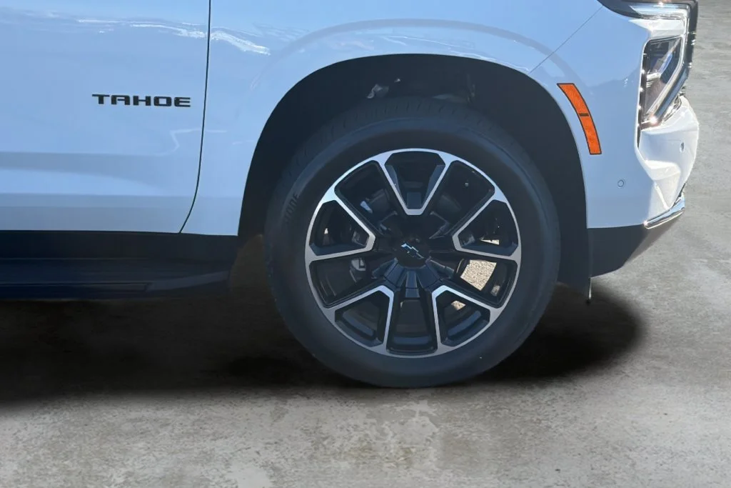 New 2026 Summit White Chevrolet RST image 9