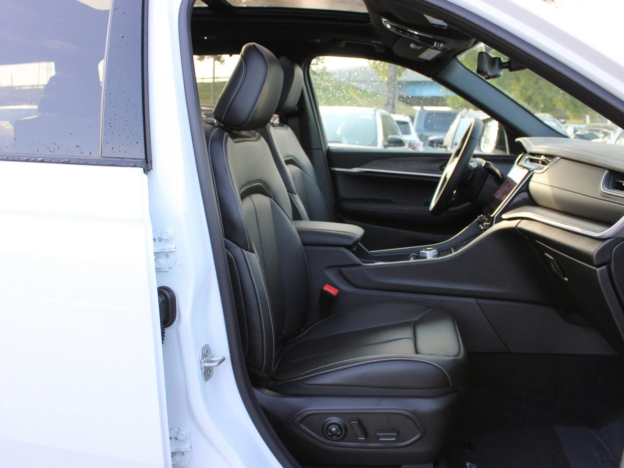 New 2025 White Jeep Limited* 4x4 image 11