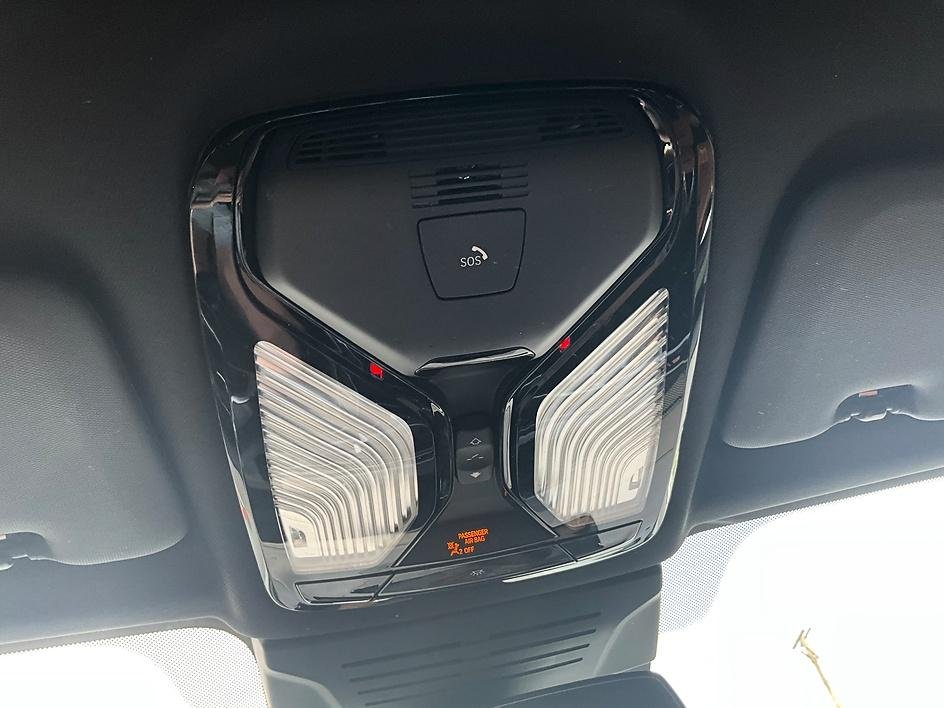 Used 2025 Gray BMW M60i image 26