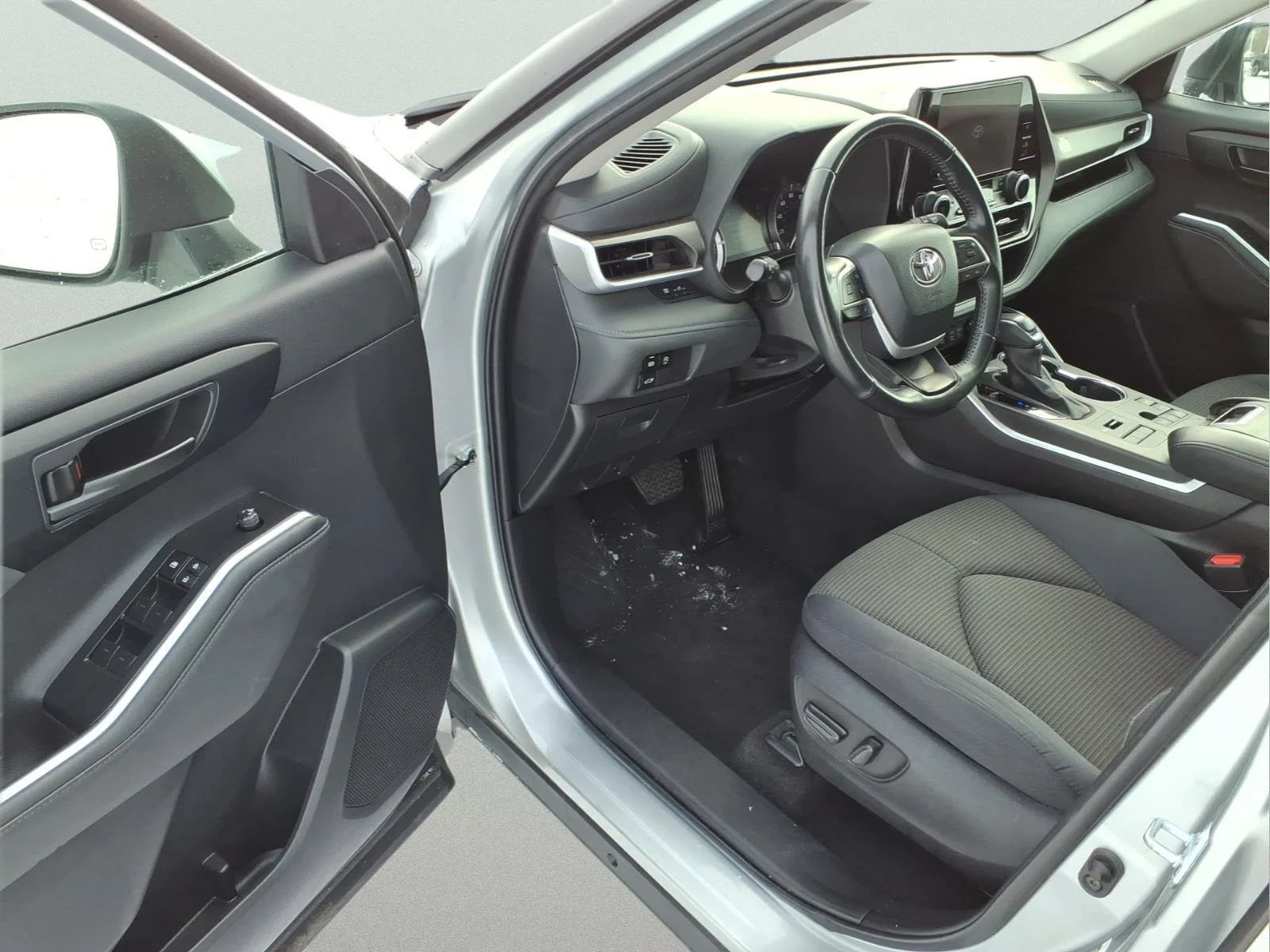 Certified Used 2024 Silver Toyota LE image 10