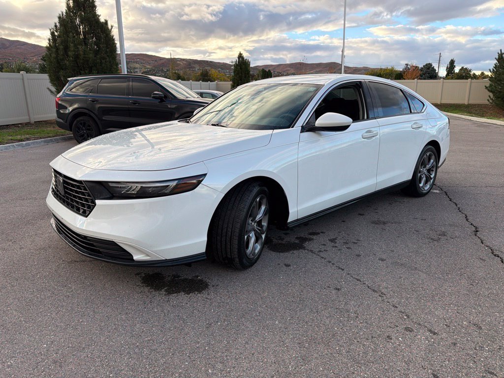 Used 2024 Platinum White Pearl Honda EX image 11