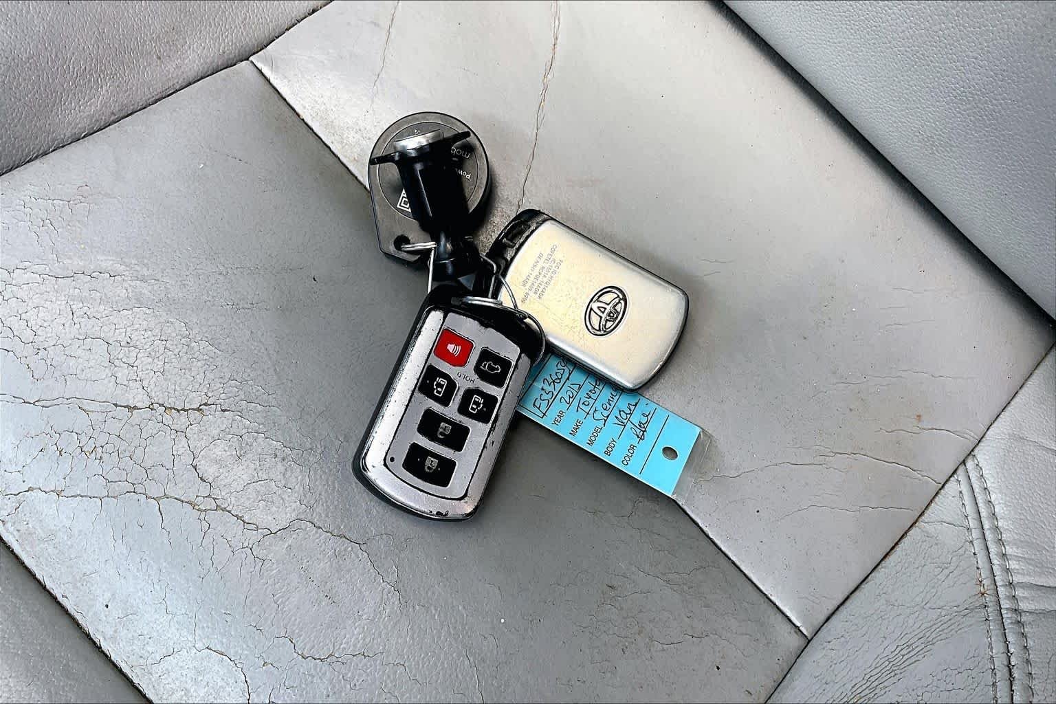 Used 2015 Shoreline Blue Pearl Toyota XLE image 15