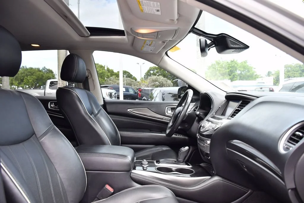 Used 2019 Liquid Platinum INFINITI LUXE image 28