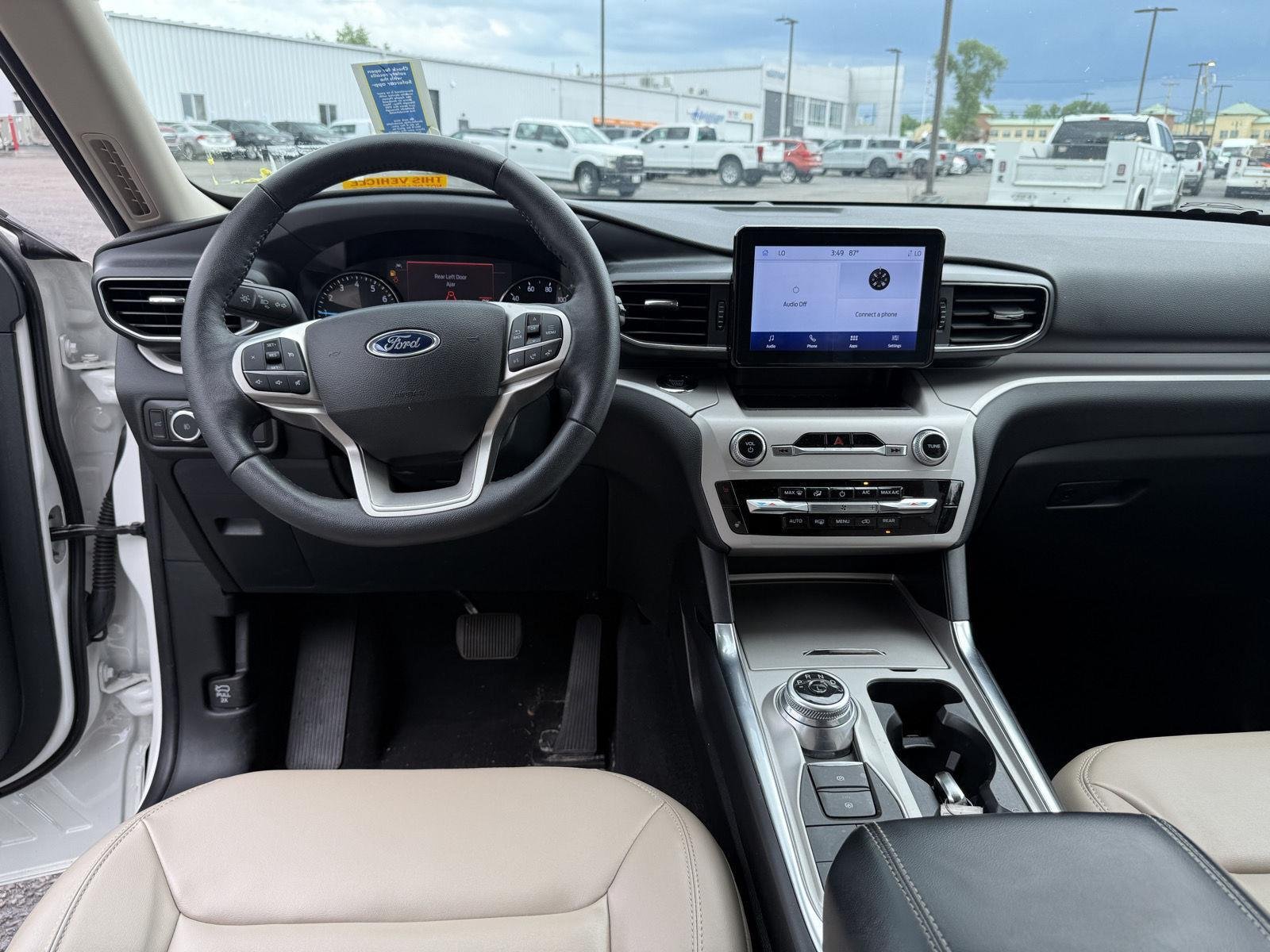 Used 2023 Star White Metallic Tri-Coat Ford XLT image 2
