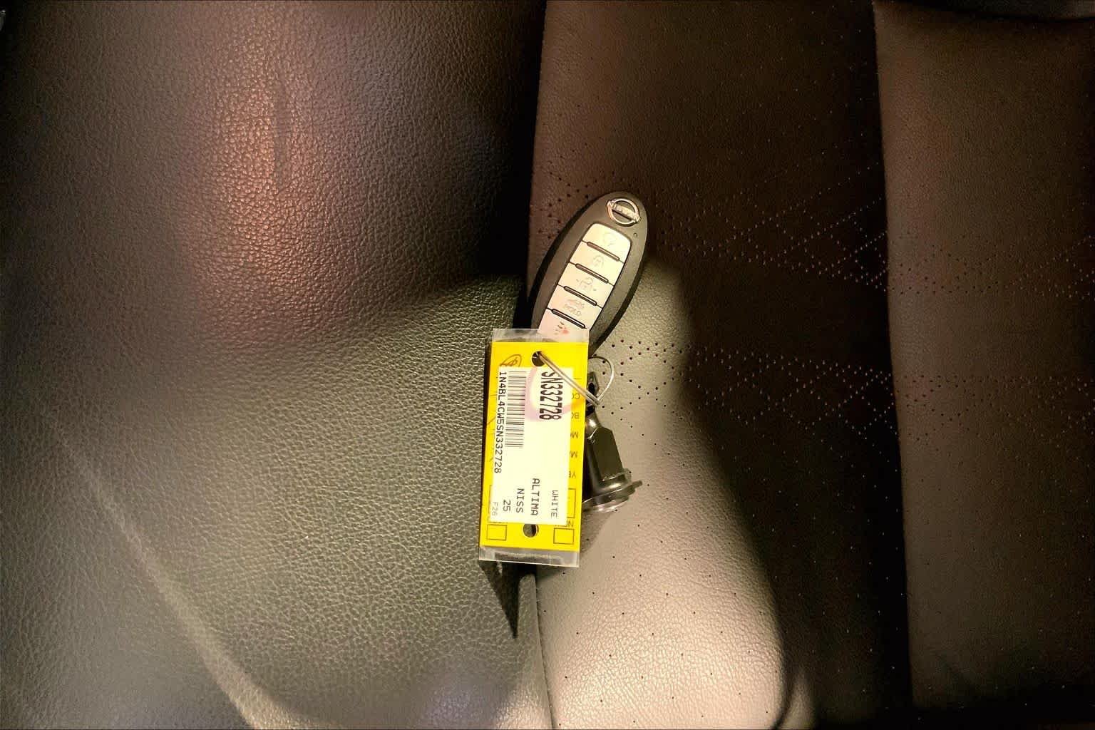 Used 2025 Gray Sky Pearl Nissan SR image 15