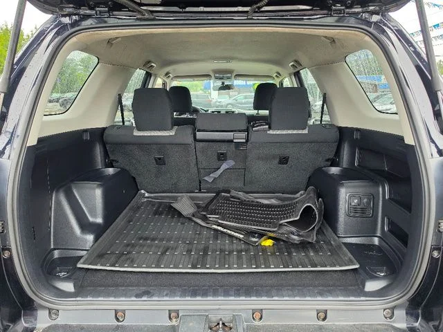 Used 2018 Midnight Black Metallic Toyota SR5 image 17