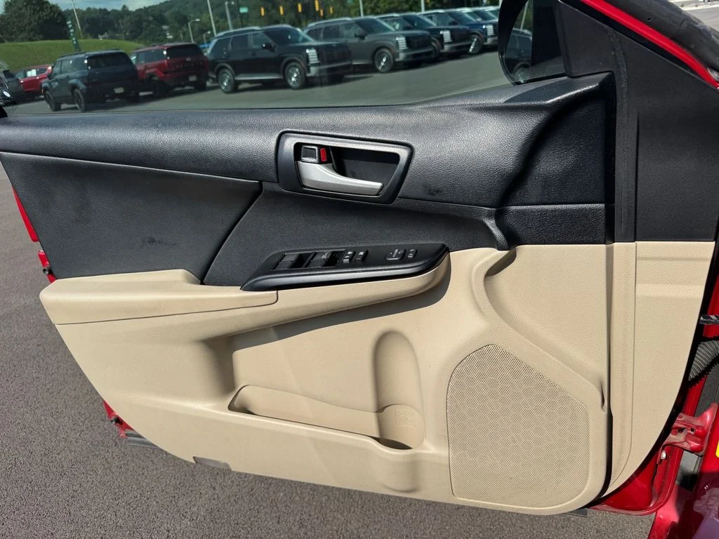 Used 2013 Red Toyota LE image 16