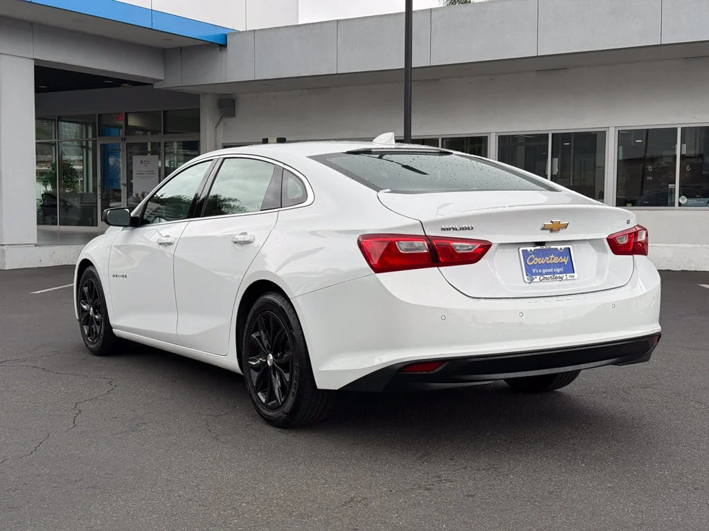 Used 2024 Summit White Chevrolet 1LT image 8