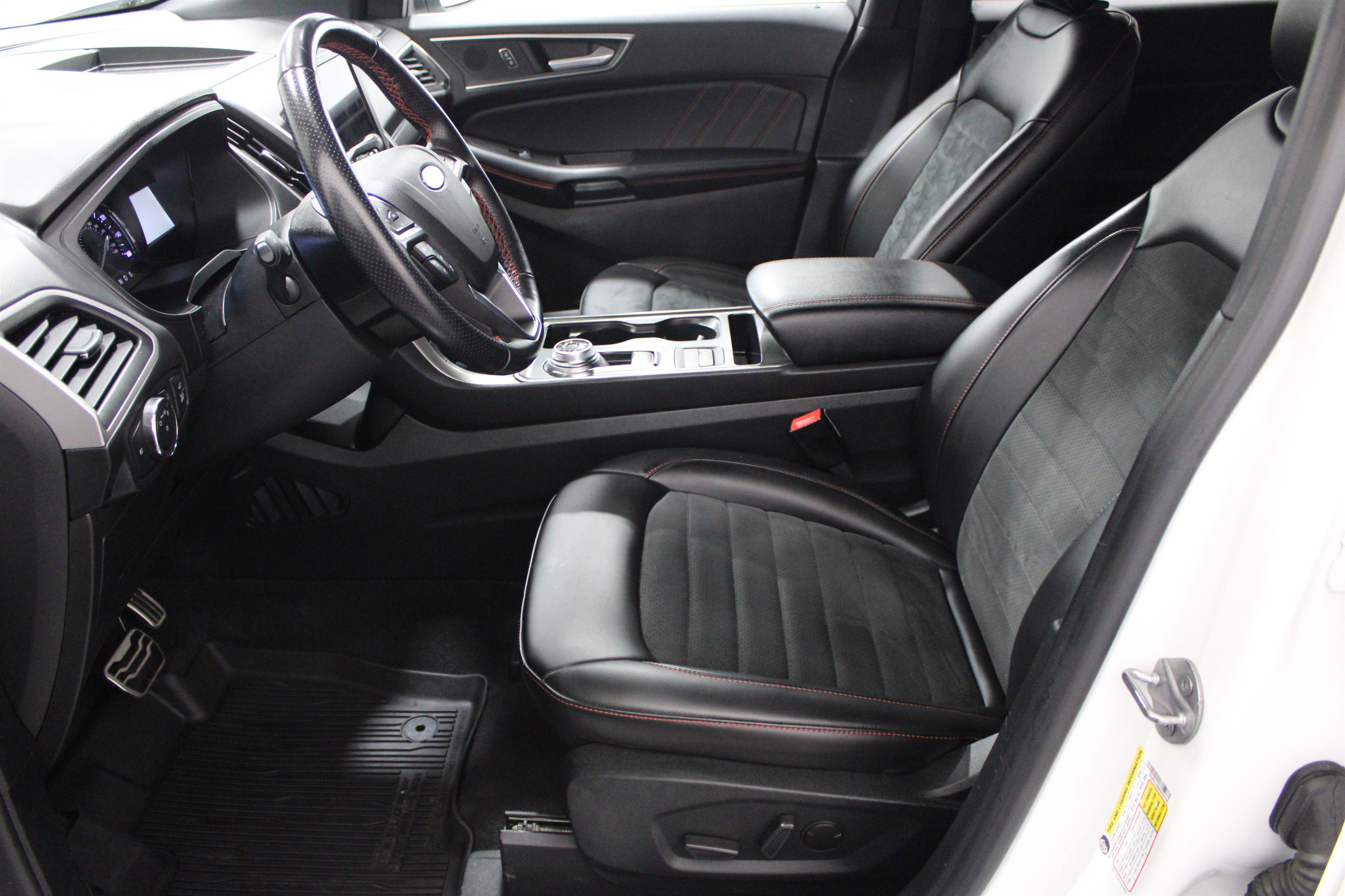 Used 2022 Star White Metallic Tri-Coat Ford ST-Line All-Wheel Drive image 5