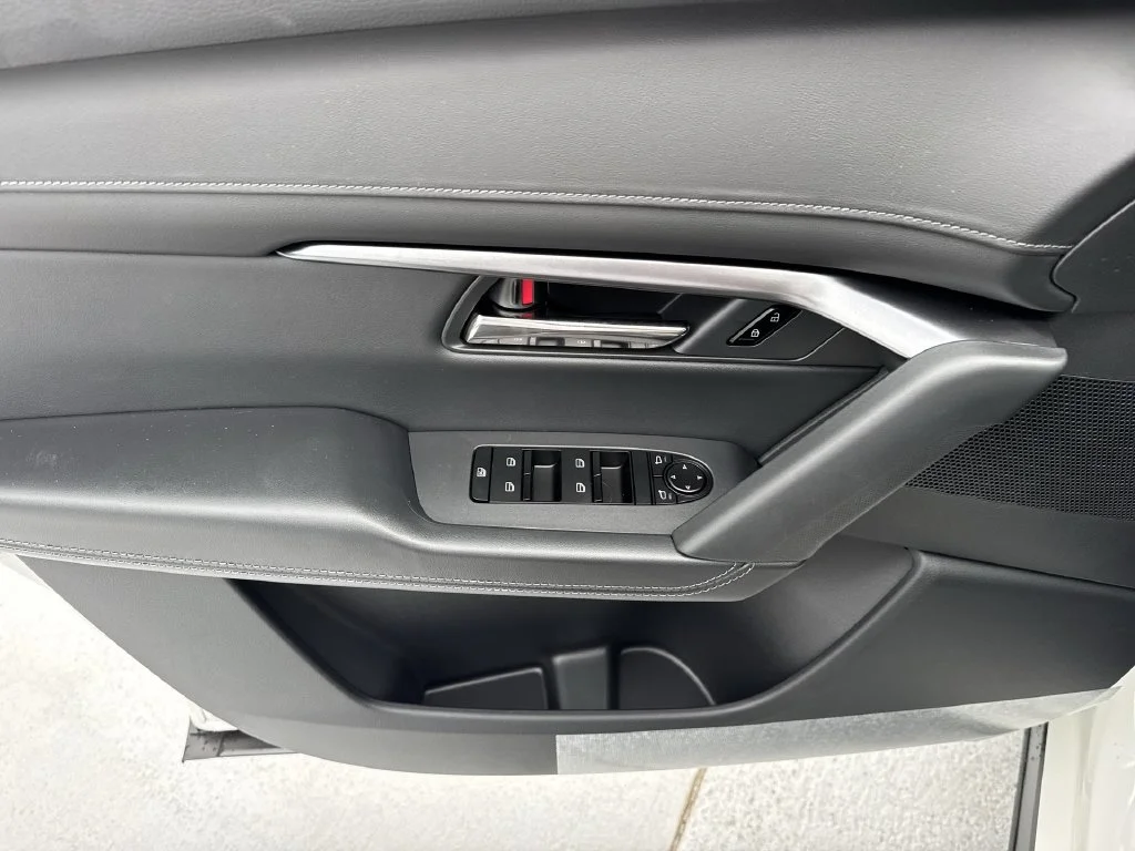 New 2026 White Metallic Mazda 2.5 S AWD image 39