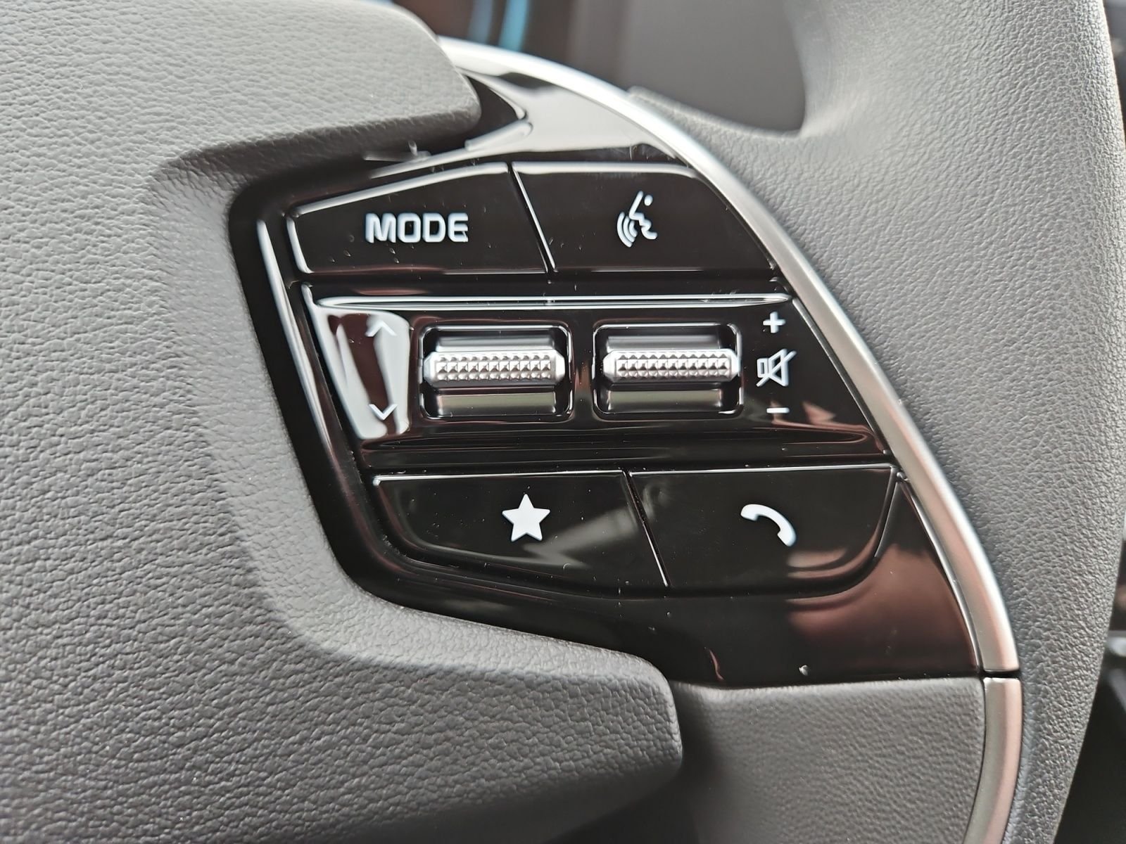 2025 Kia Niro LX - Photo 26