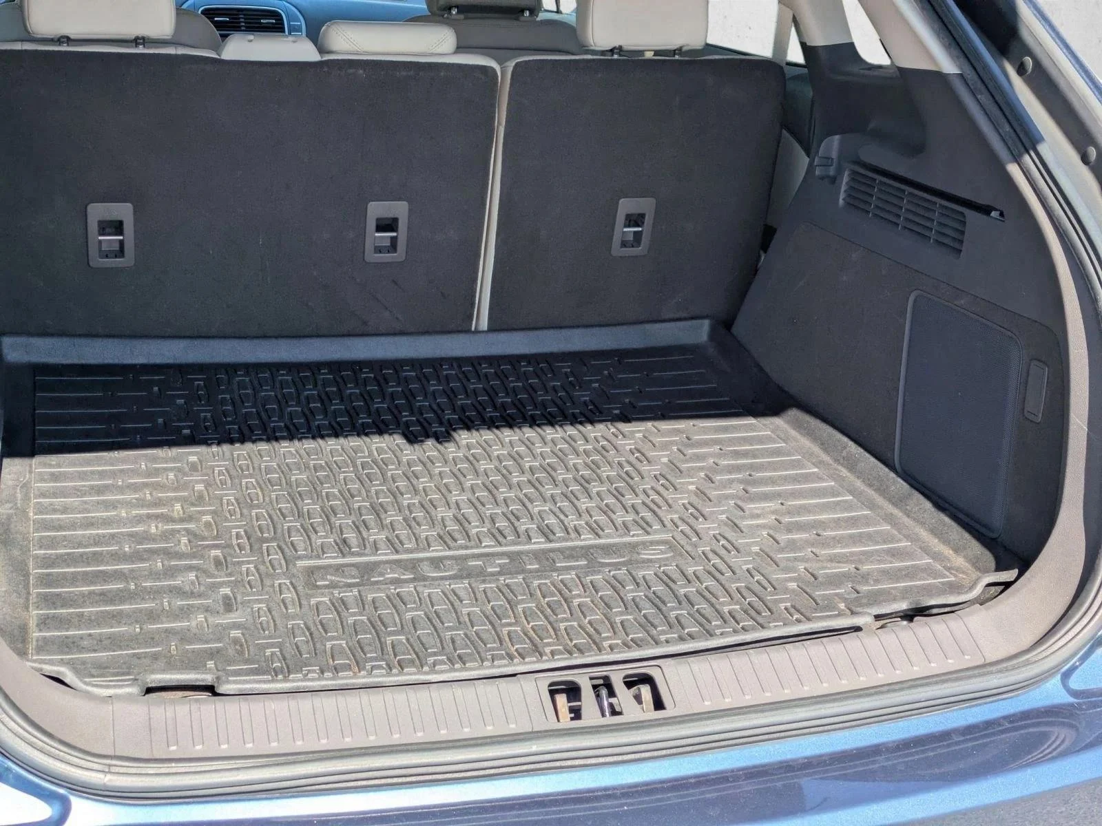 Used 2019 Blue Diamond Metallic Lincoln Select image 6