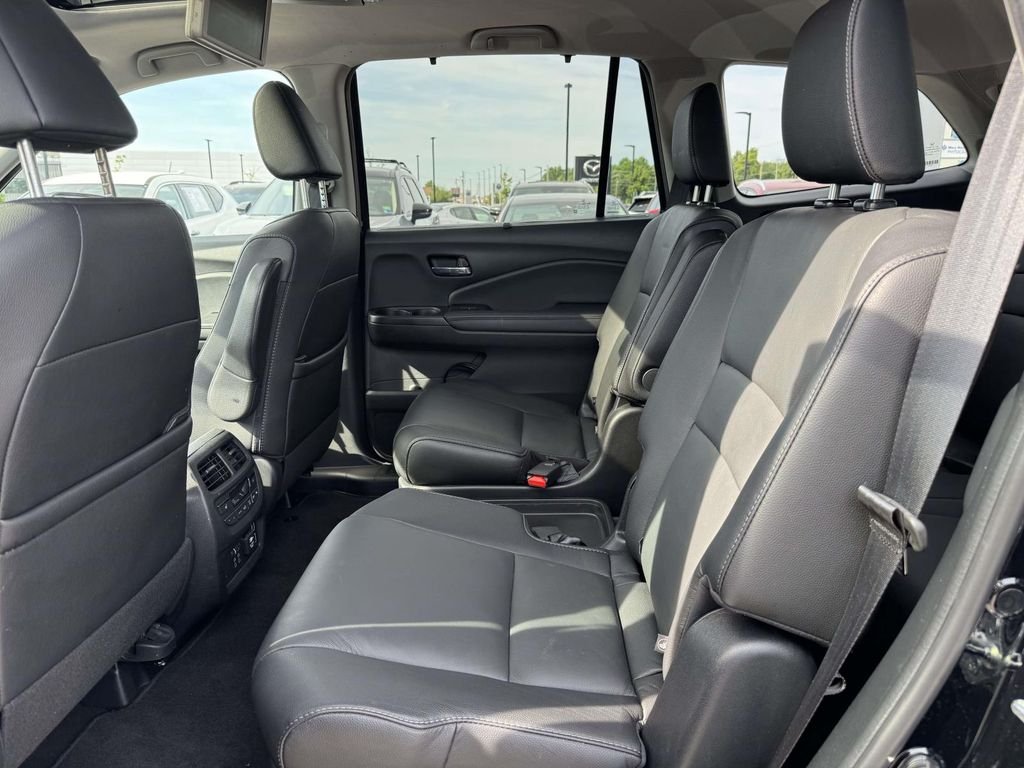 Used 2022 Black Honda Touring image 16