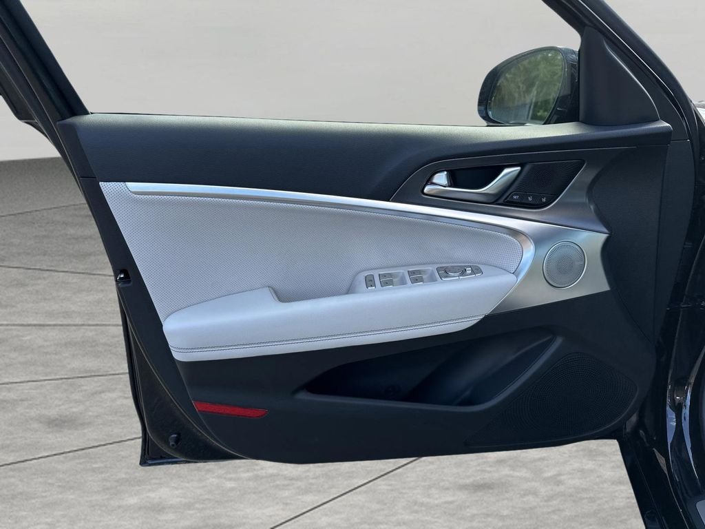 New 2026 Black Genesis 3.3T SPORT PRESTIGE image 14