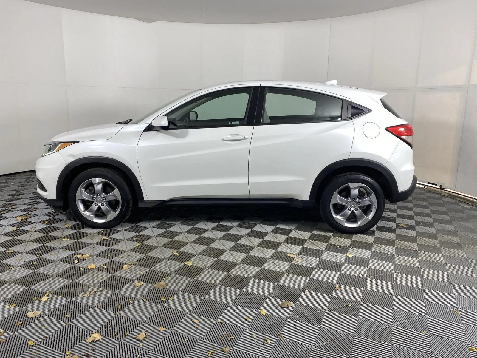 Used 2019 Platinum White Pearl Honda LX image 4
