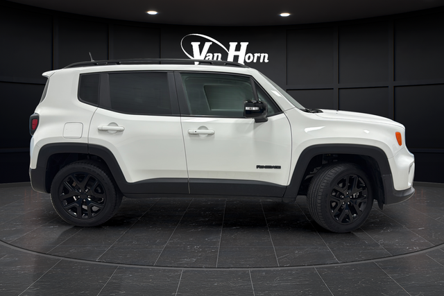 Used 2023 Alpine White Clearcoat Jeep Altitude image 8