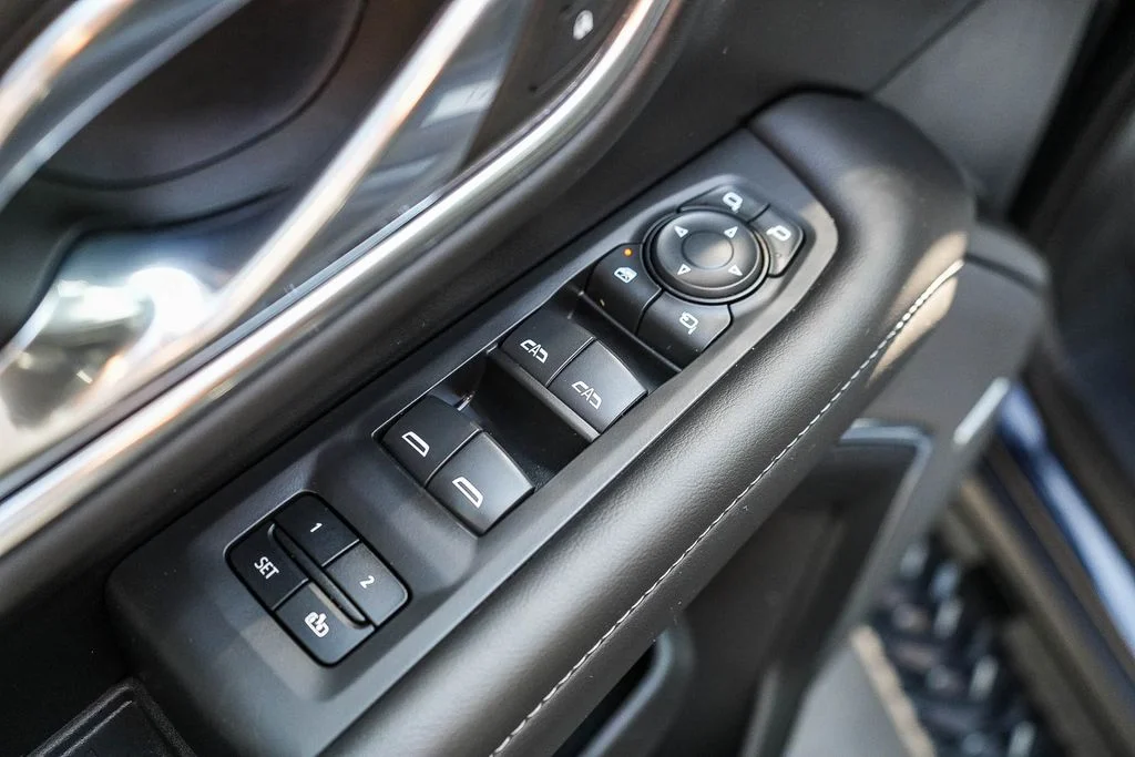 Used 2023 Gray Chevrolet Z71 image 20