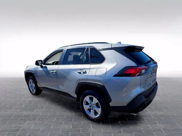 Used 2021 Silver Toyota XLE image 5