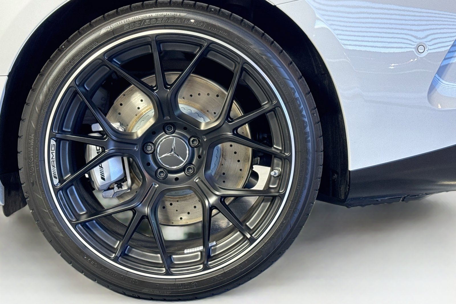 New 2026 MANUFAKTUR Moonlight White Metallic Mercedes-Benz AMG® CLE 53 image 28