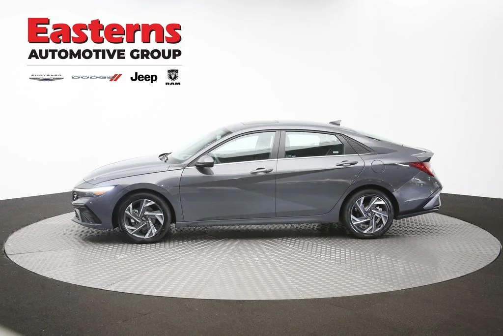 Used 2025 Gray Hyundai SEL Convenience image 60