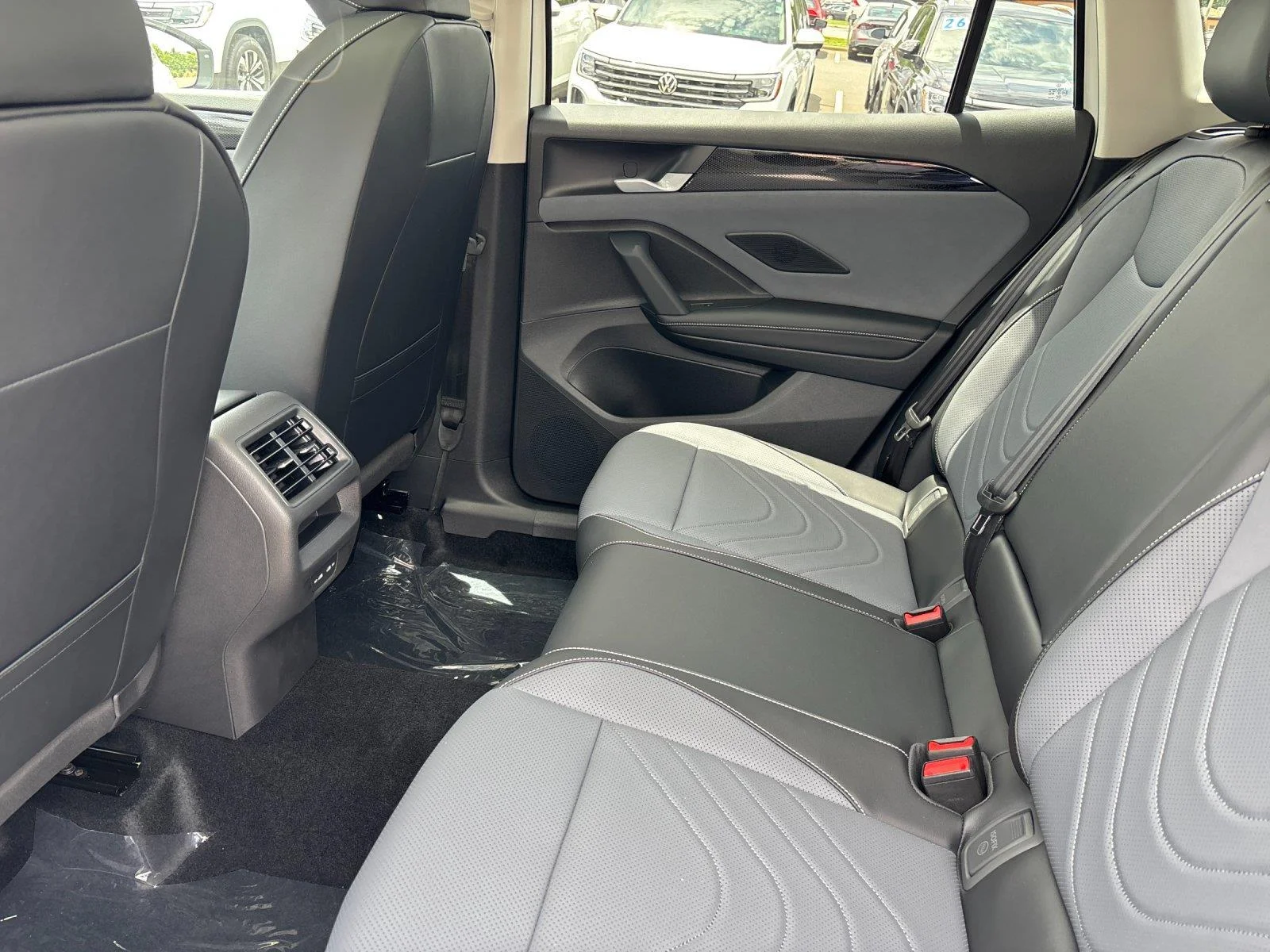 New 2026  Volkswagen SE image 32