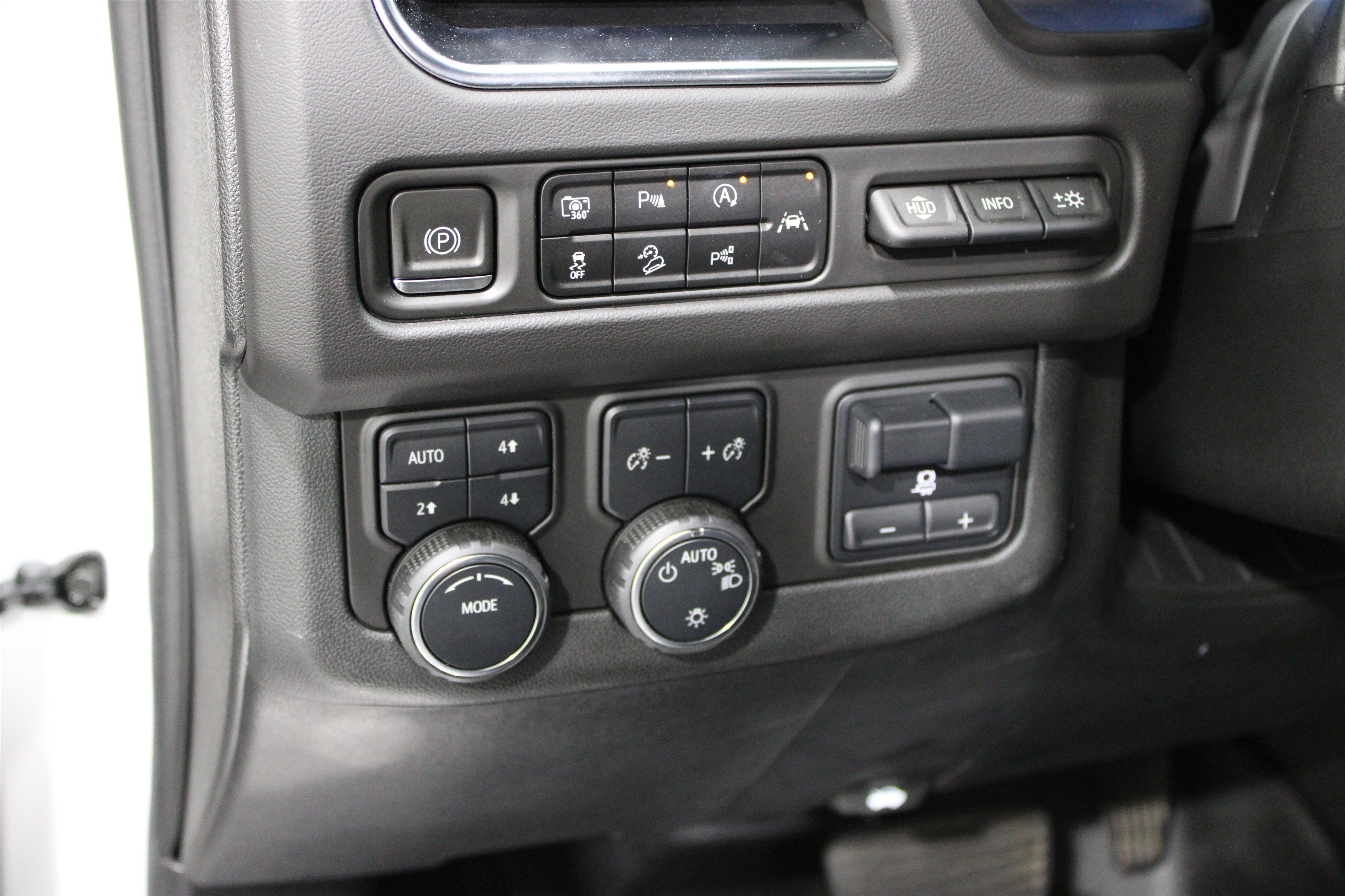 Used 2024 Iridescent Pearl Tricoat Chevrolet High Country image 10