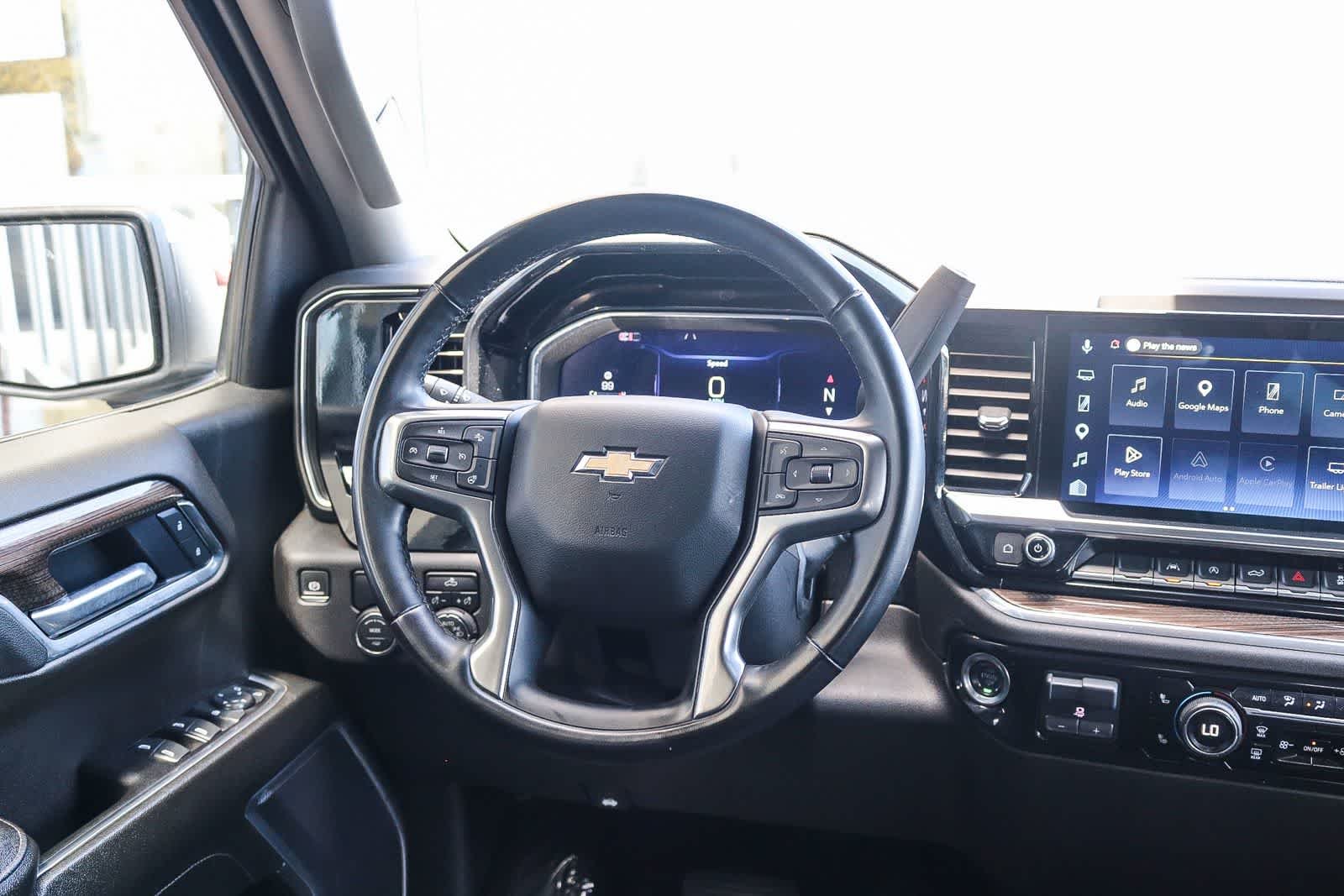 Used 2025 Summit White Chevrolet LT image 14