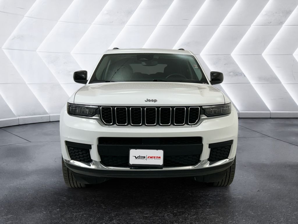 Used 2023 White Jeep Laredo image 2