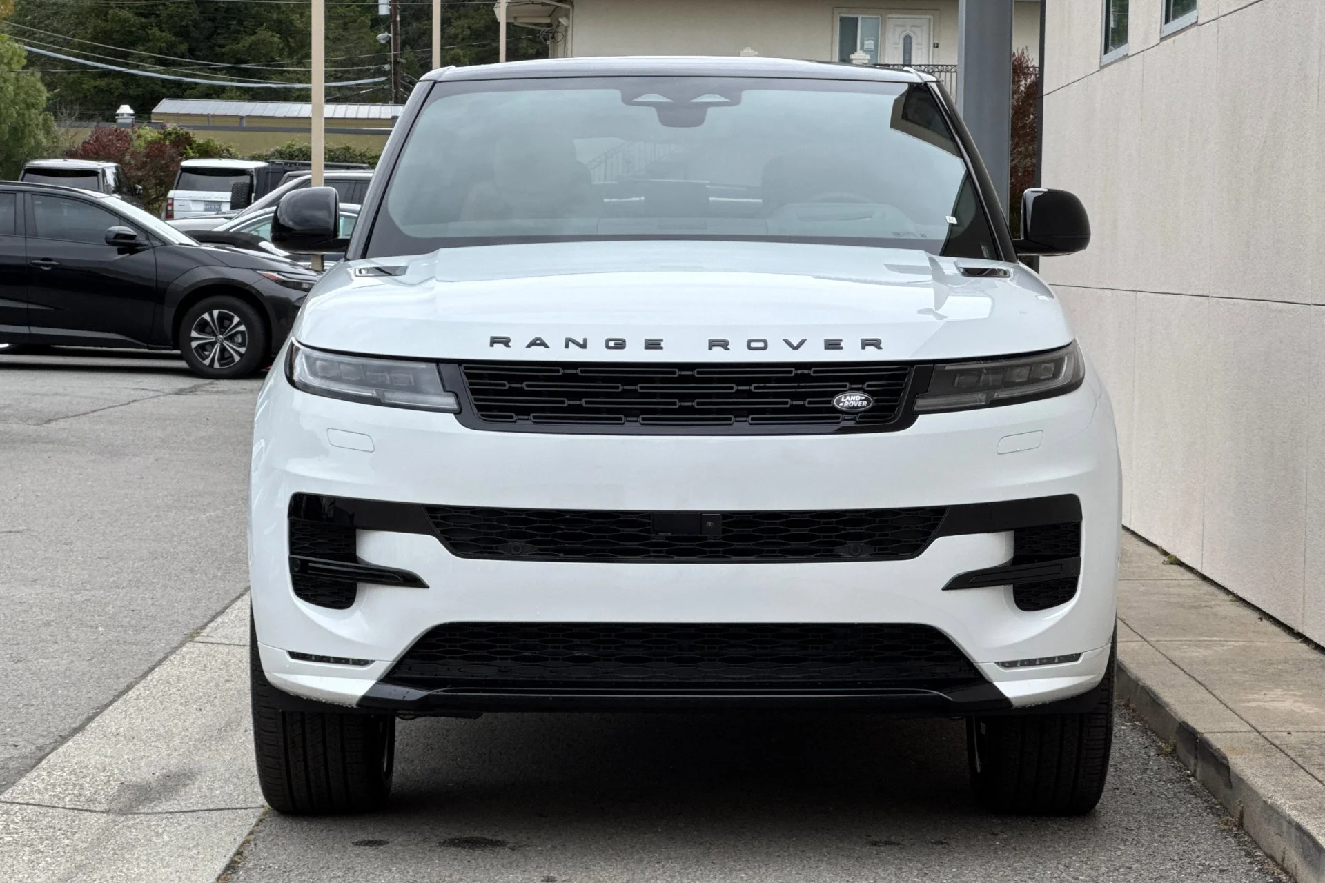 New 2026 FUJI WHITE Land Rover Dynamic SE image 10