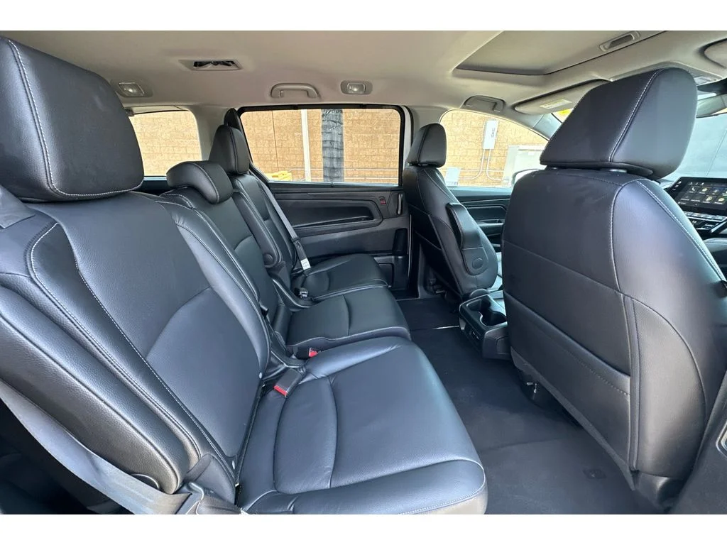 Used 2024 Platinum White Pearl Honda EX-L image 19