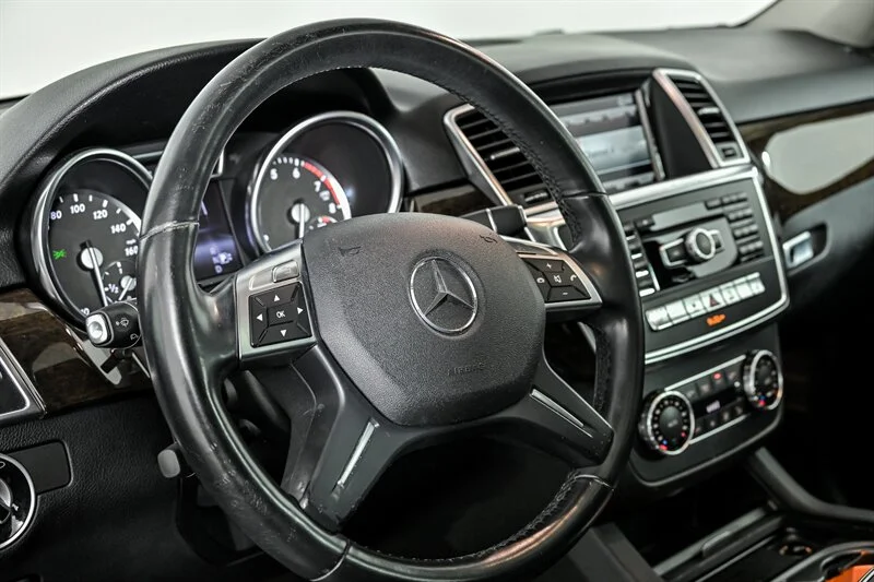 Used 2014 Black Mercedes-Benz ML 350 4MATIC® image 20