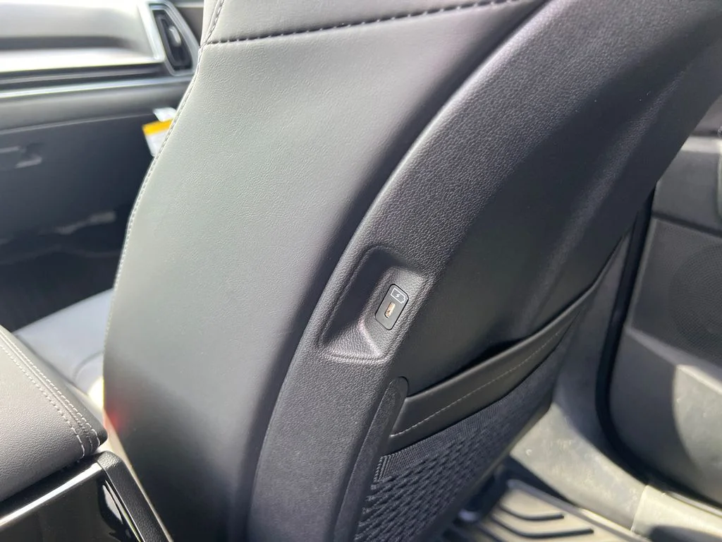 2025 Kia Sorento SX - Photo 18