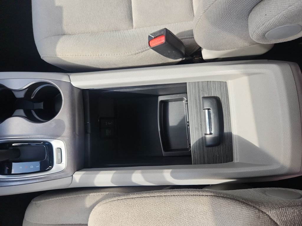 Used 2018  Honda EX image 30