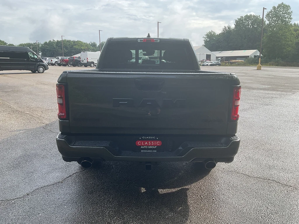 New 2026 Tank RAM Big Horn Crew Cab 4x4 5