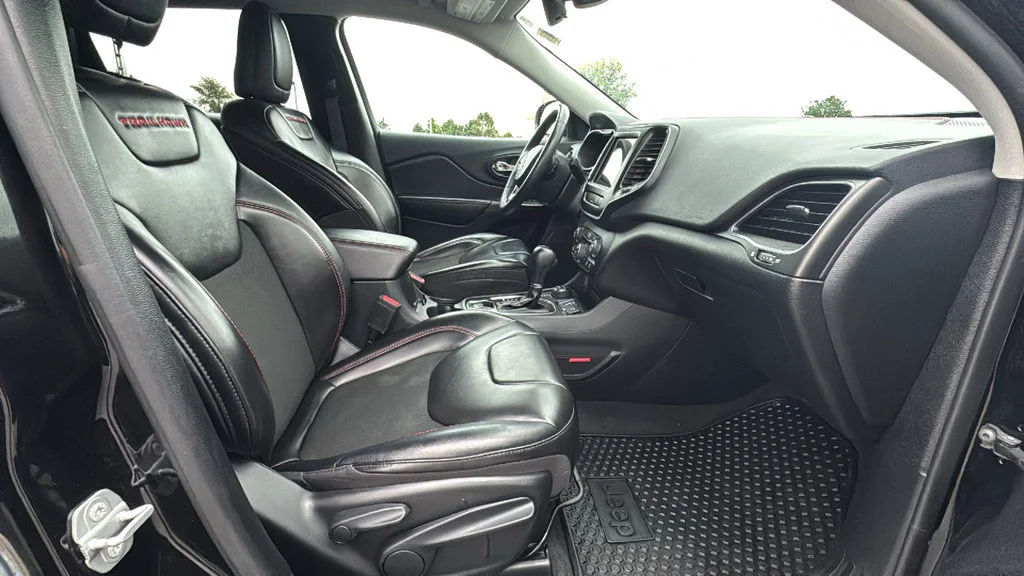 Used 2022 Black Jeep Trailhawk 4x4 image 8