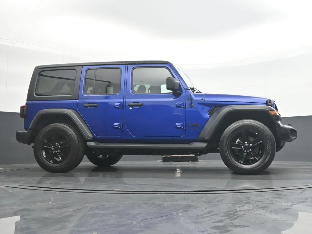 Used 2020 Blue Jeep Unlimited Sport Altitude image 31