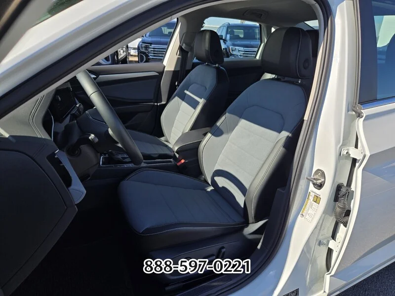 Used 2026 Opal White Pearl Volkswagen SE image 9