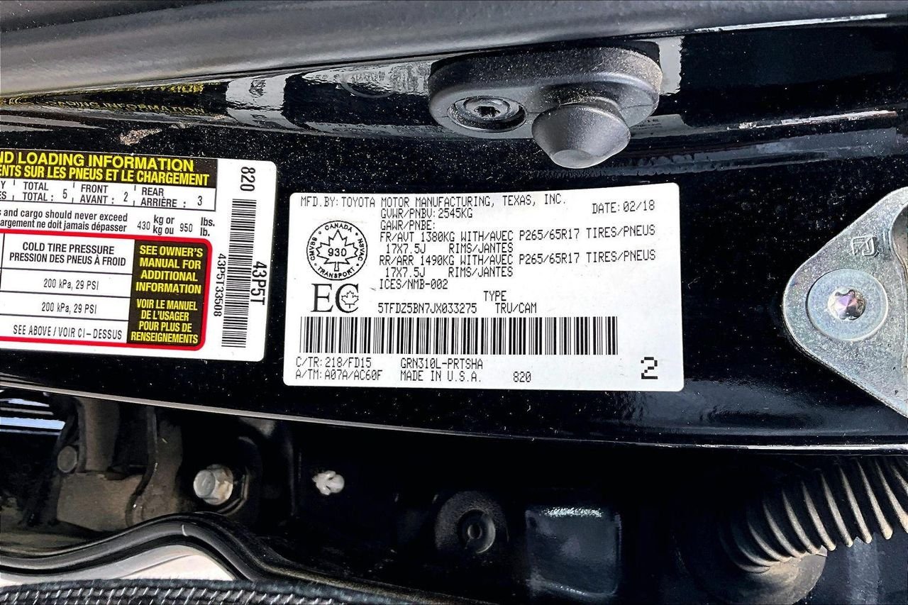 Used 2018 Midnight Black Metallic Toyota SR5 image 22