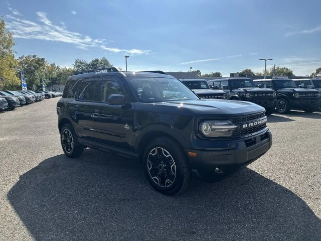Used 2025 Black Ford Outer Banks image 18