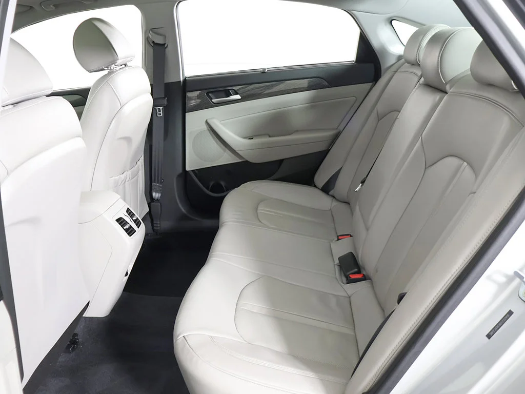 Used 2019 Silver Hyundai Limited image 38