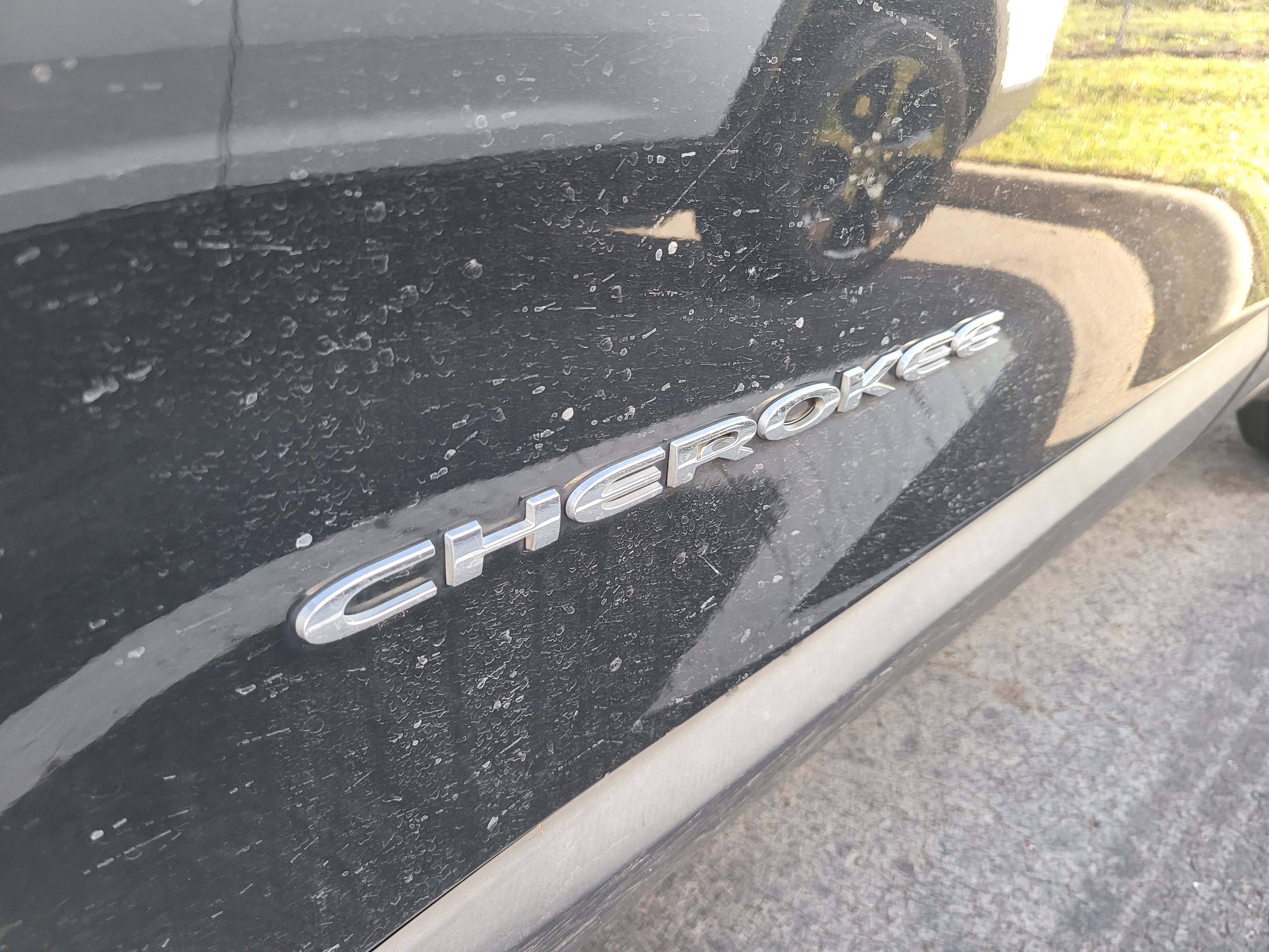 Used 2021 Diamond Black Crystal Pearlcoat Jeep Latitude Lux image 9